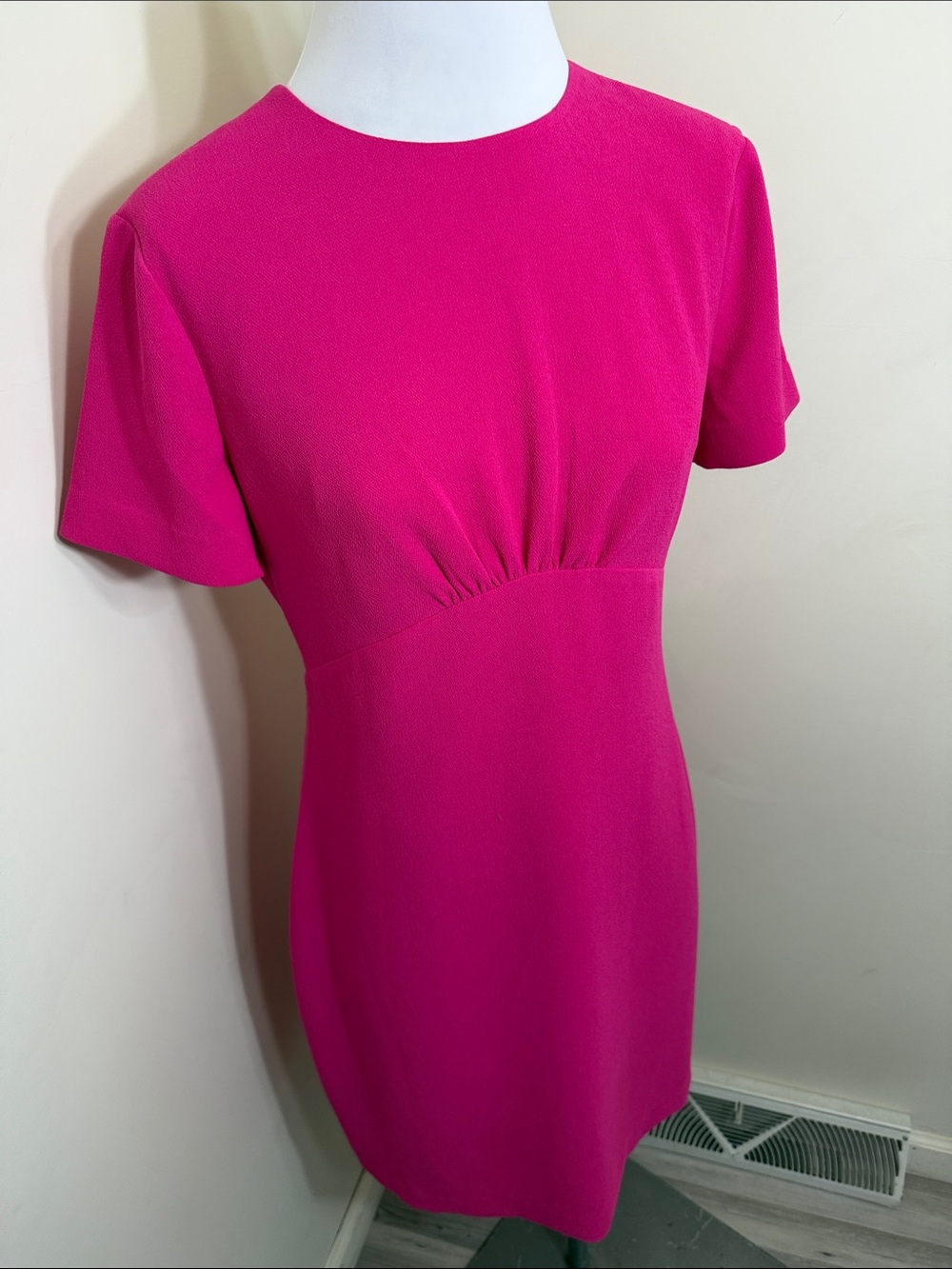 TRINA TURK MAGENTA MIDI DRESS SIZE 6
